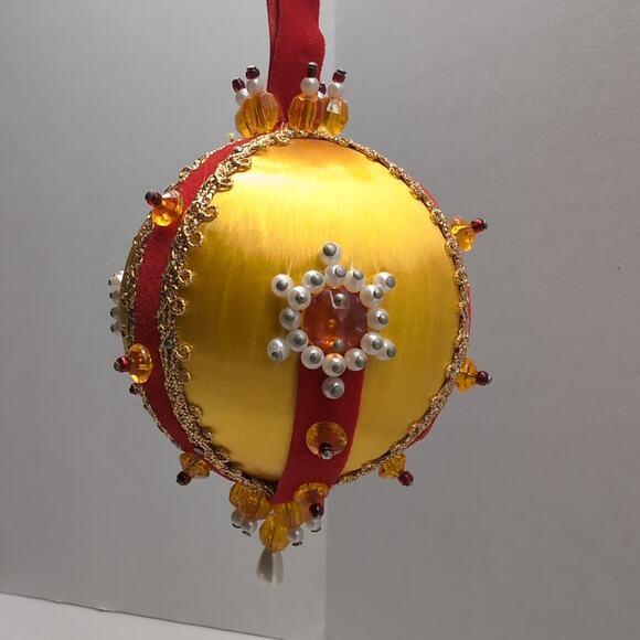 Push Pin Beaded Christmas Ornament Gold Satin Red Velvet Pearl MCM - Picture 3 of 7